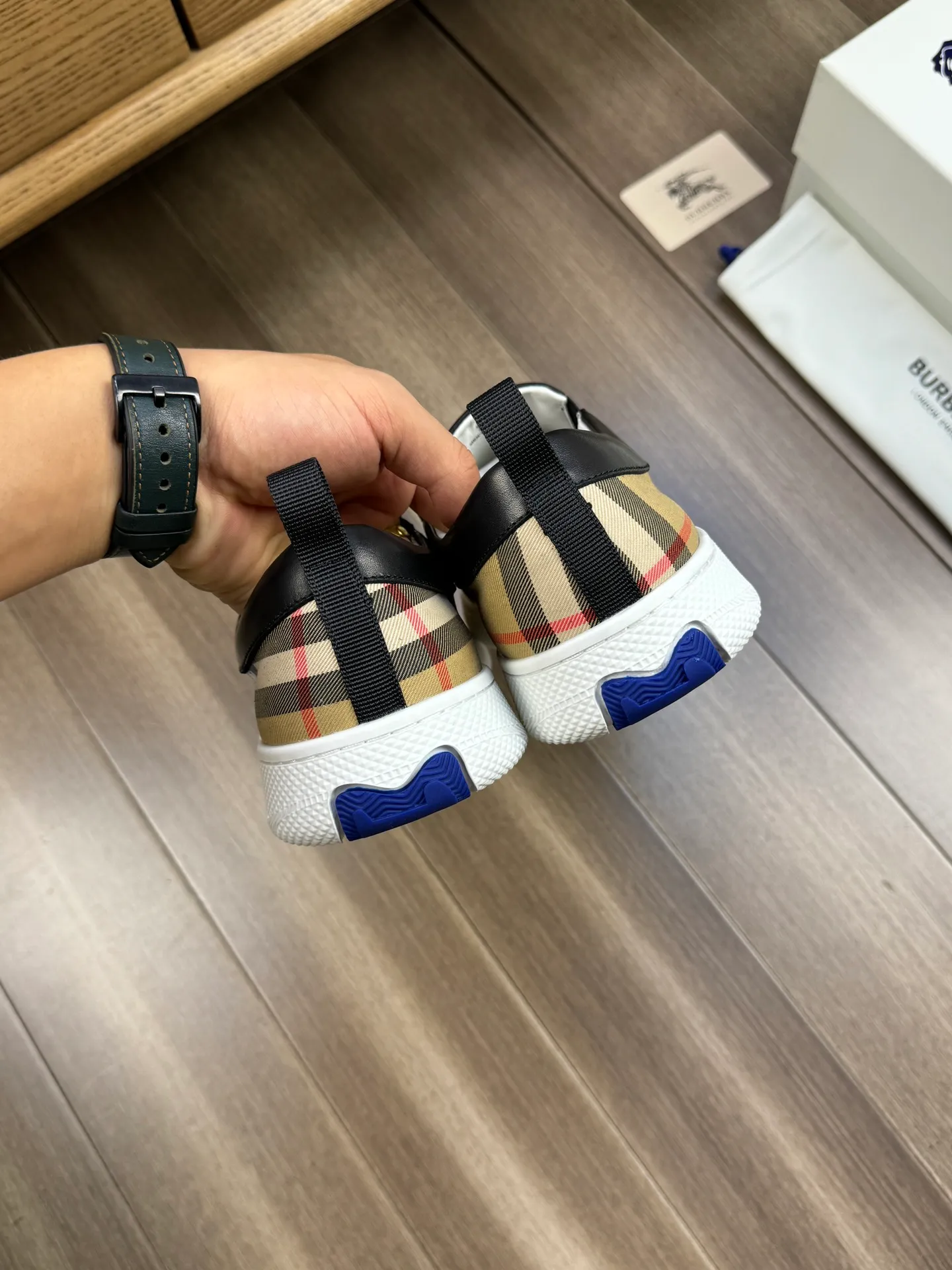 [BURBERRY] Burberry P360💰 - Original order 🔍🔍🔍 - Upper: imported 🔝 brand totem cloth, heel brand webbing decoration - Lining: water-dyed cowhide - Outsole: ultra-light rubber; two-color molded outsole - Super high quality control, fine workmanship: highlighted (high-end, extravagance, grade) -Size: 38-44 (Male 45, can be customized)